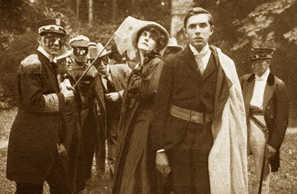 Fayl:Álarcosbál 1917.jpg
