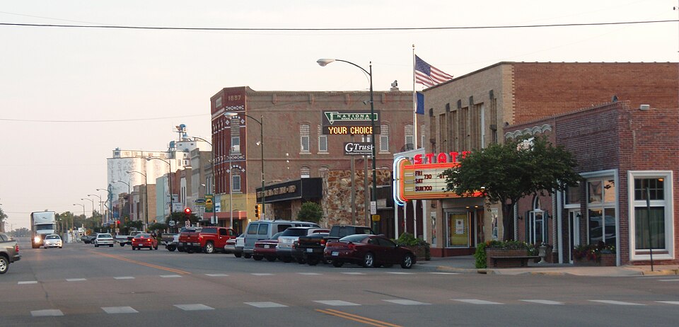 Fayl:Downtown larned kansas 2009.jpg
