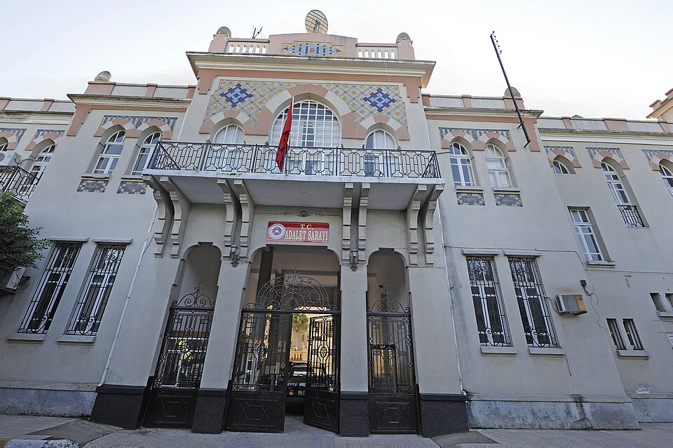 Fayl:Iskenderun Courthouse 6634.jpg