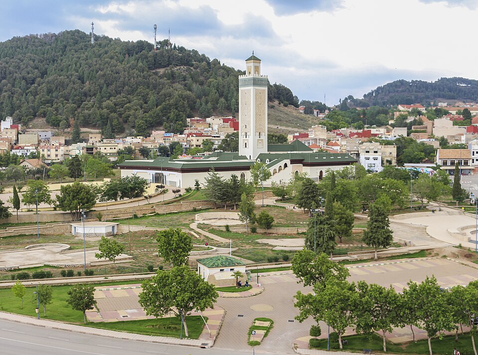 Fayl:Nour Mosque in Azrou.jpg