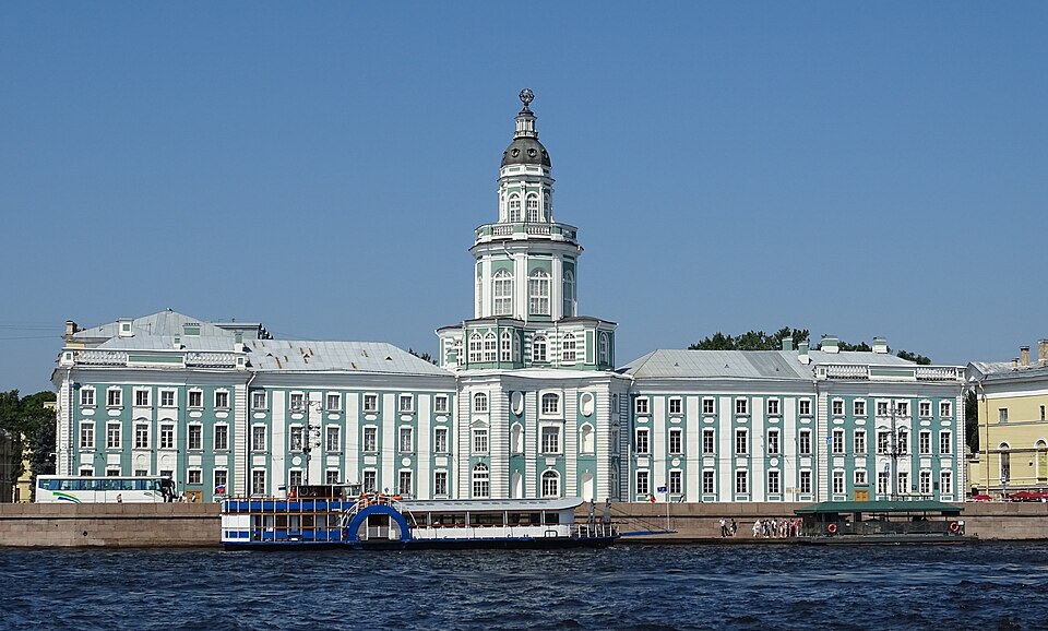 Fayl:Saint Petersburg Kunstkamera from Neva.jpg