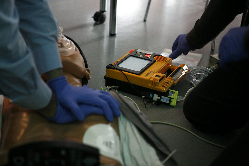 Fayl:CPR training-03.jpg