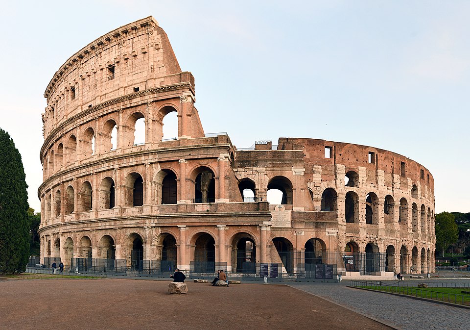 Fayl:Colosseo 2020.jpg