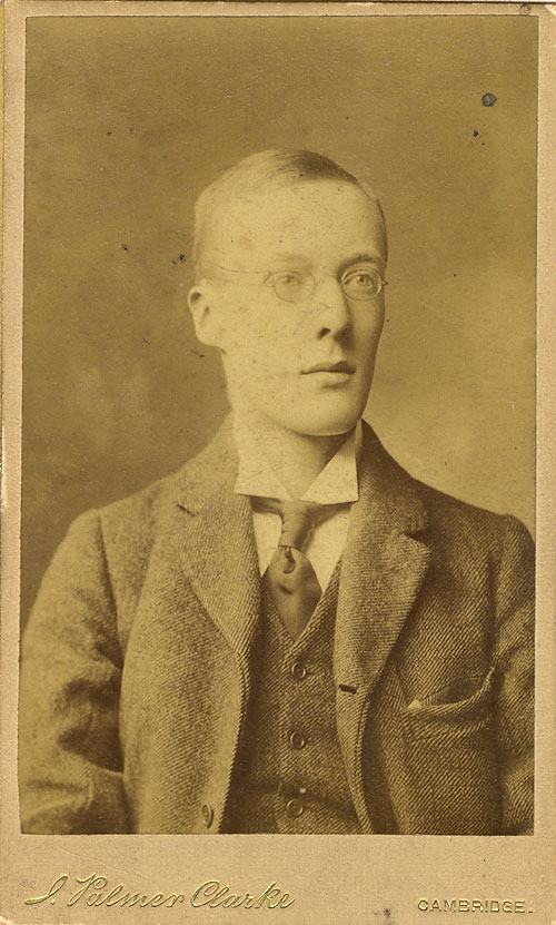 Fayl:Edward J. Dent, 1900.jpg