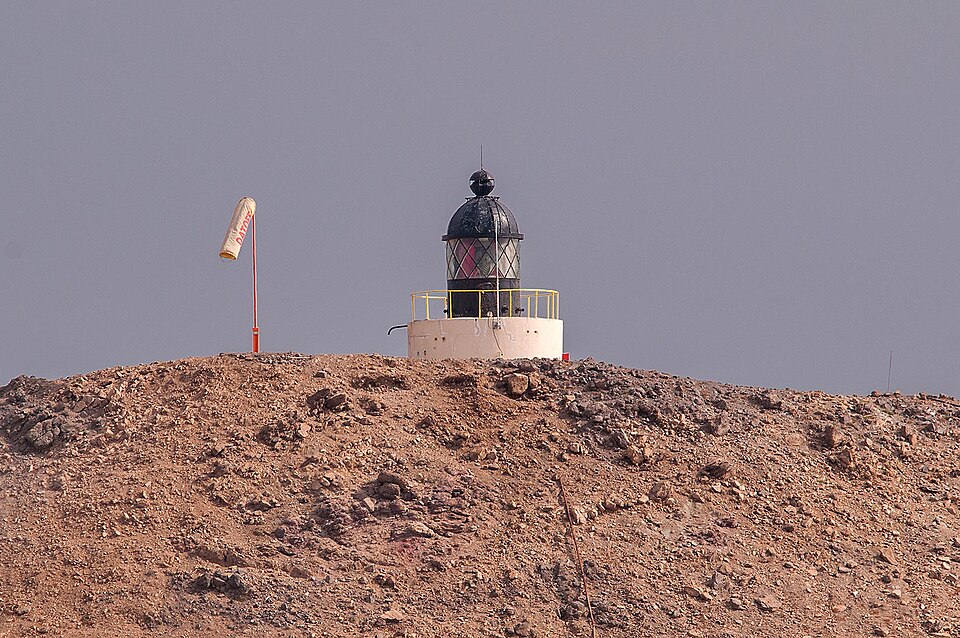 Fayl:Halul Island lighthouse.jpg
