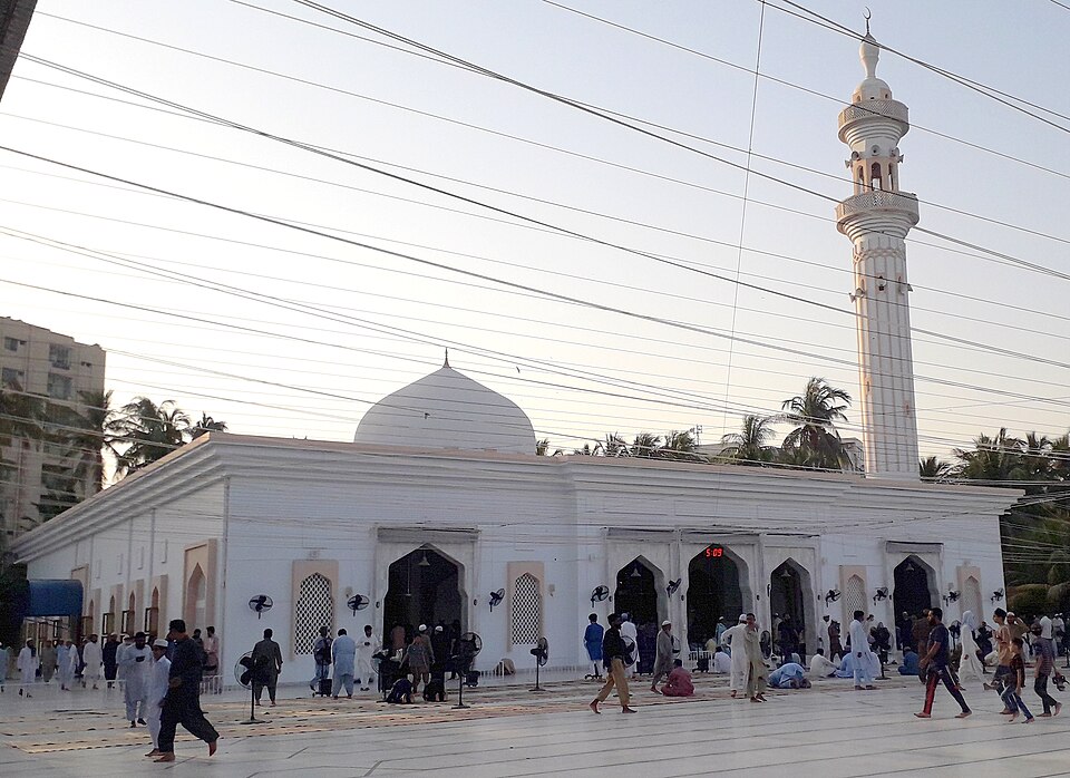 Fayl:Masjid Baitul Mukarram Karachi 2.jpg