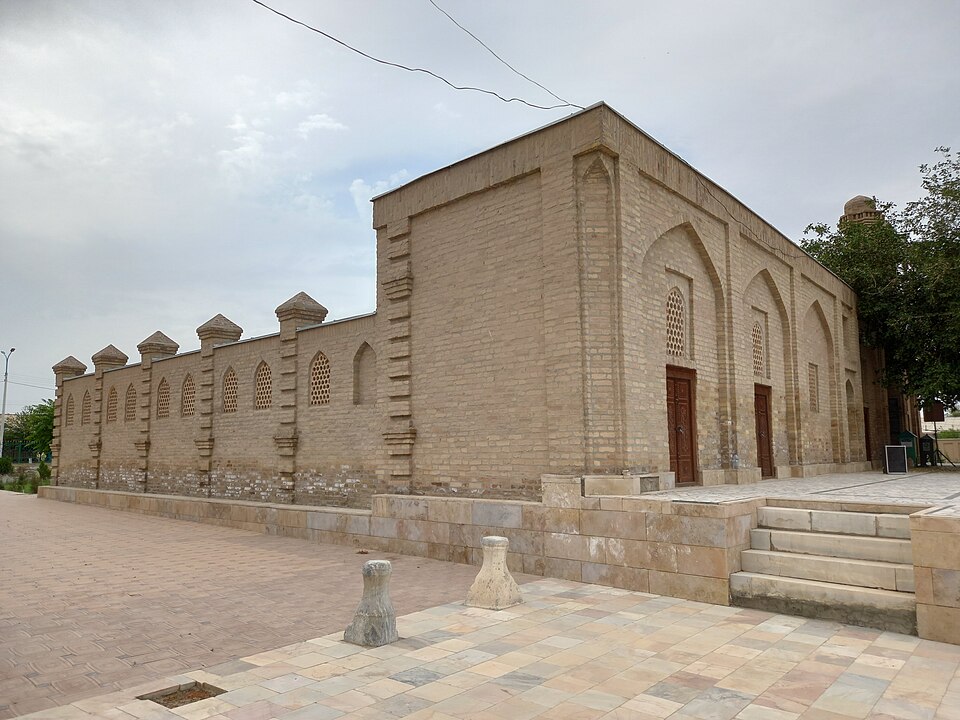 Fayl:Tomb of Abdulahad Khan.jpg