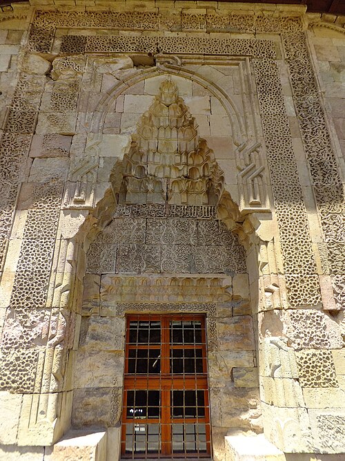 Fayl:Divrigi Mosque east window DSCF2455.jpg