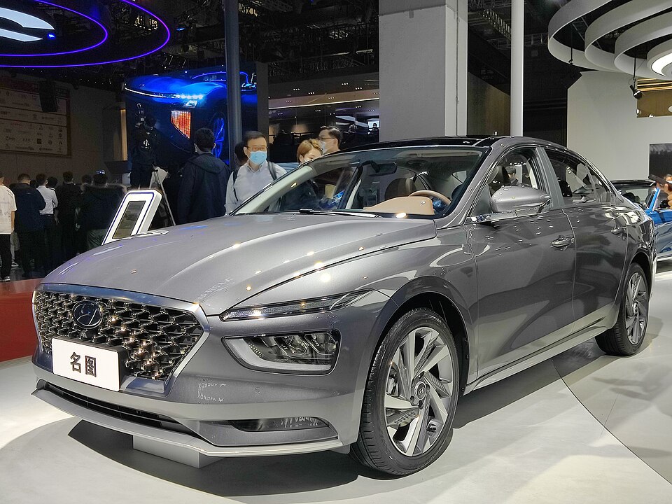 Fayl:Hyundai Mistra II 001.jpg