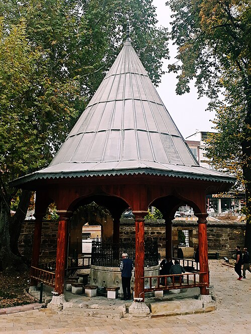 Fayl:Kara Mustafa Paşa Cami Şadırvanı.jpg