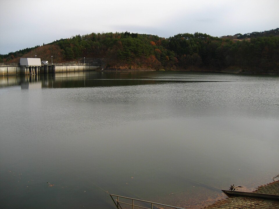 Fayl:Kuroda Dam lake.jpg
