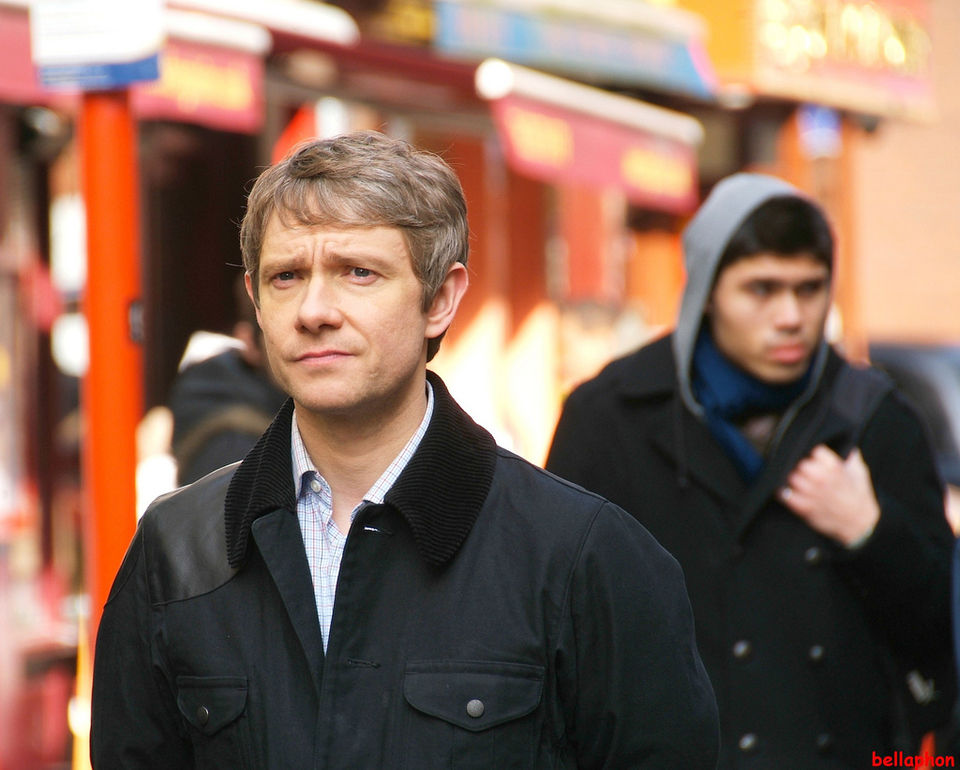 Fayl:Martin Freeman filming Sherlock.jpg