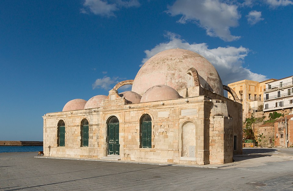 Fayl:Mosque harbour Chania 2.jpg