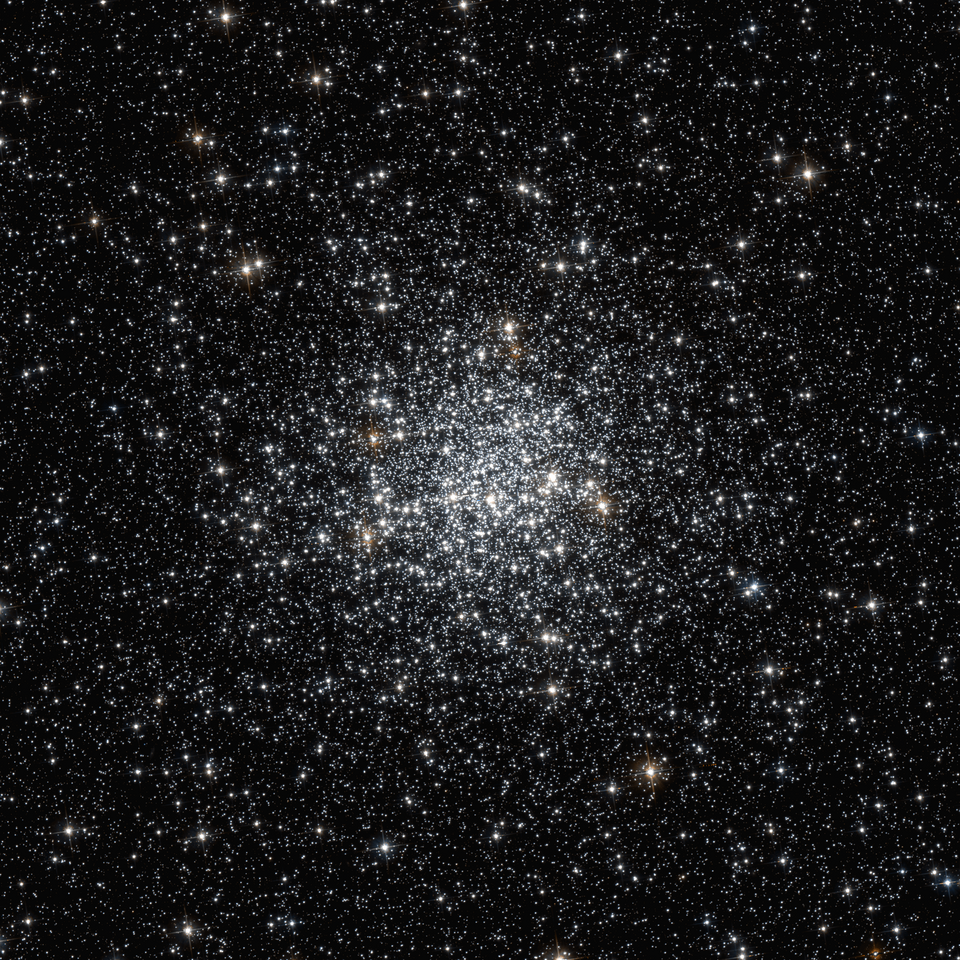 Fayl:NGC 6304 HST 10775 R814B606.png