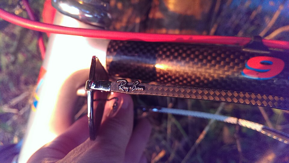 Fayl:Ray Ban Giant.jpg