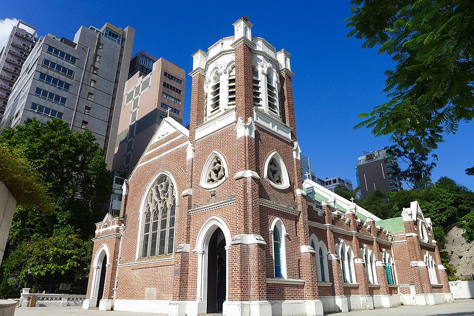 Fayl:St Andrew's Church 2017.jpg