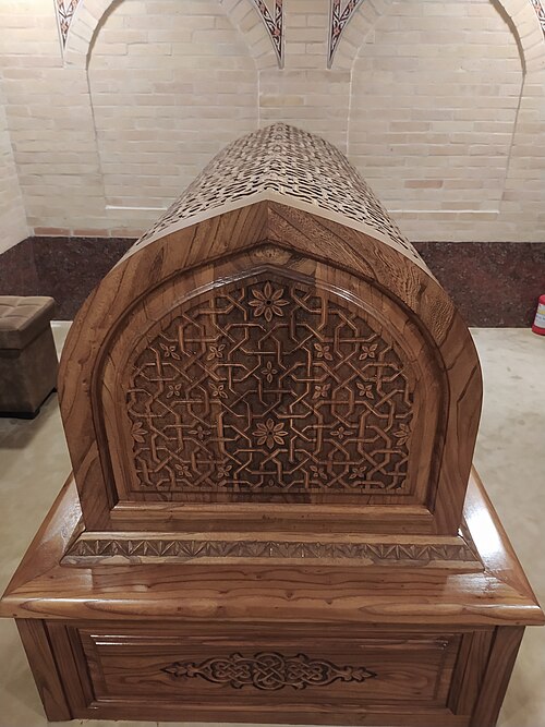 Fayl:Suzuk ota qabri.jpg