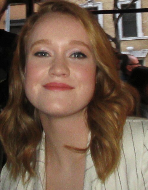Fayl:Liv Hewson (41163729811).jpg