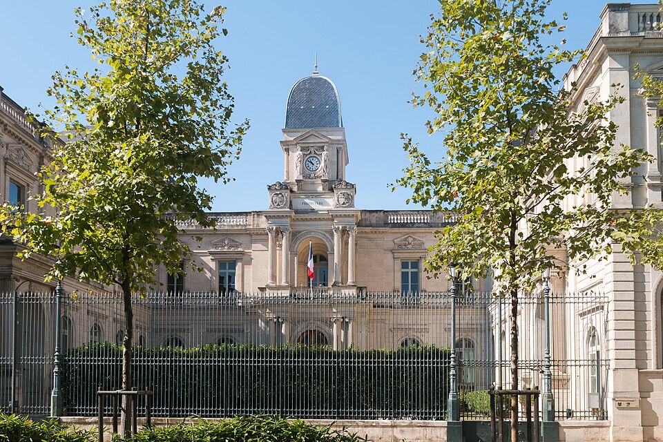 Fayl:Nîmes-Hôtel de la Préfecture-20150822.jpg