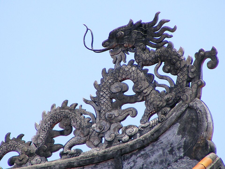 Fayl:Roof detail, dragon.jpg