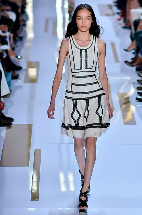 Fayl:FeiFeiSunDianevonFurstenbergSS14ChristopherMacsurak.jpg
