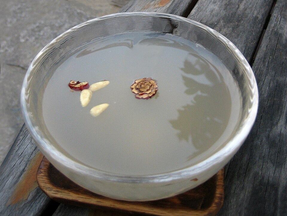 Fayl:Korean rice punch-Sikhye-01A.jpg