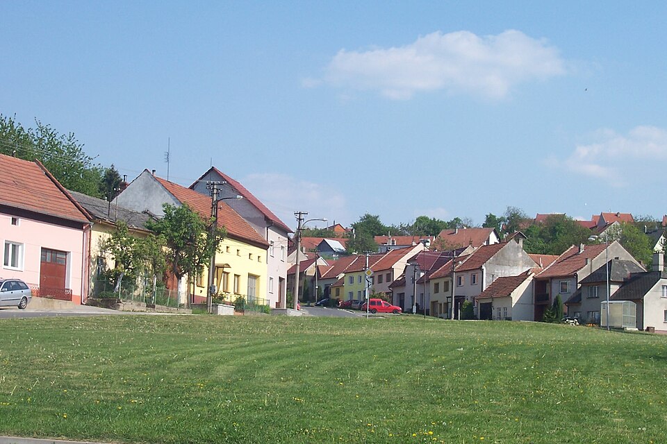 Fayl:Mistřice, náves.jpg