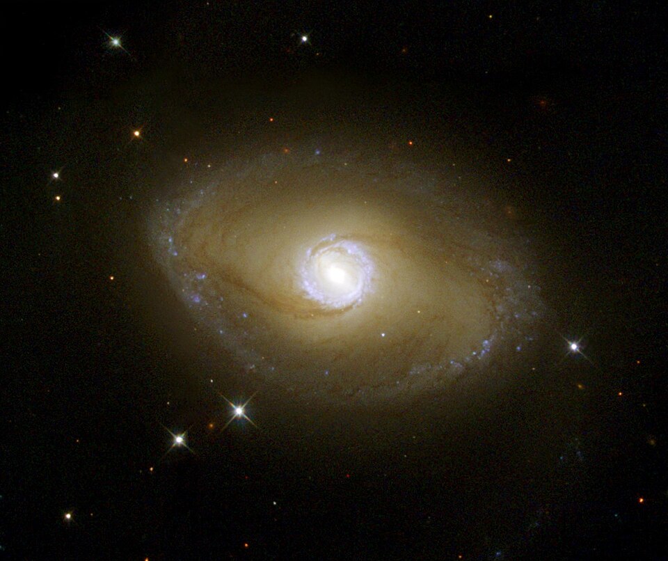 Fayl:NGC 6782HSTfull.jpg