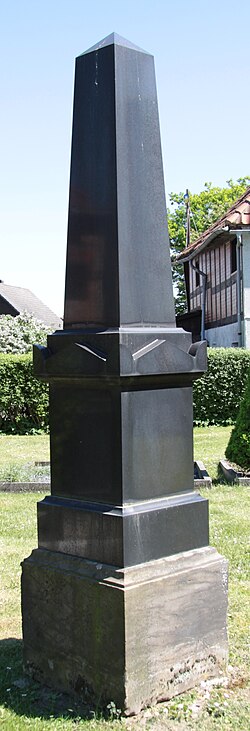 Fayl:Schwarzer Obelisk.jpg