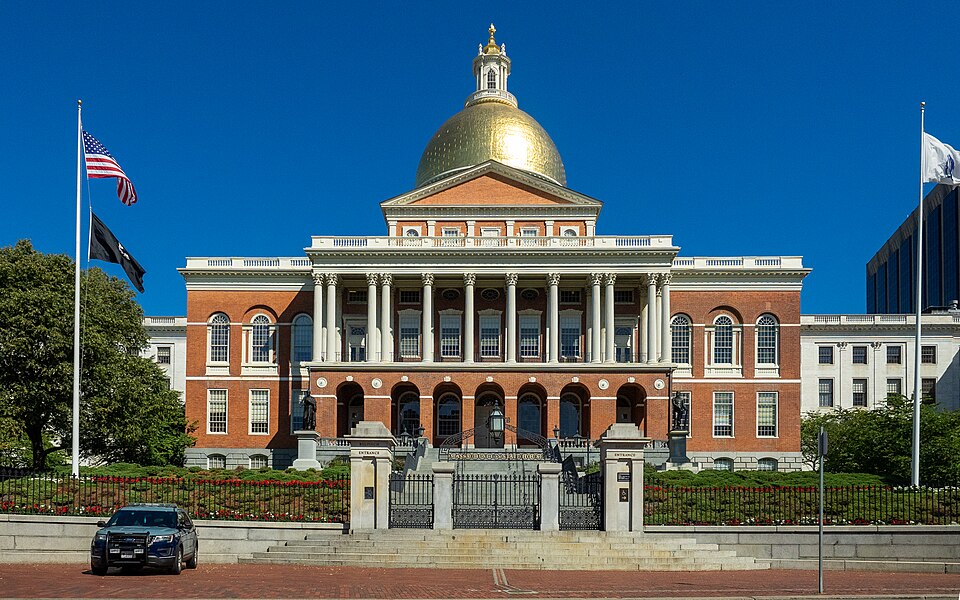 Fayl:Boston -Massachusetts State House (48718911666).jpg