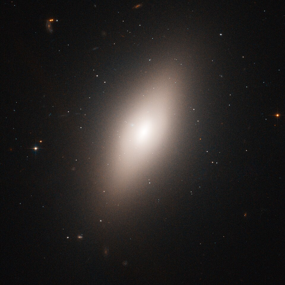 Fayl:NGC 4660HST.jpg