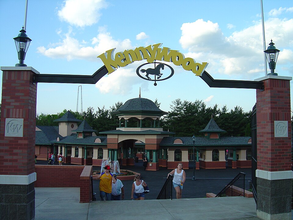 Fayl:New gates to Kennywood (2005).jpg