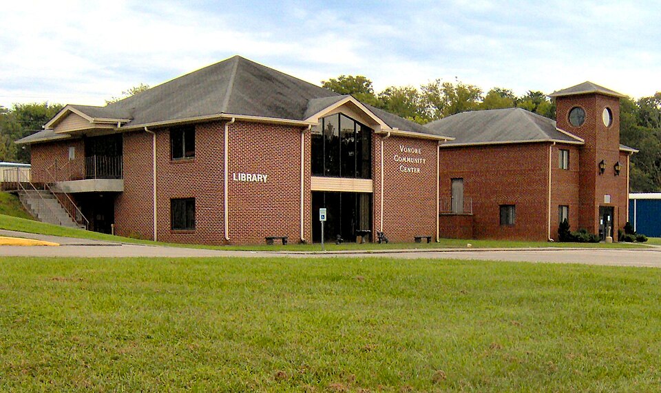 Fayl:Vonore-library-city-hall-tn1.jpg