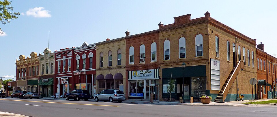 Fayl:2009-0805-Mankato-NFrontStDist.jpg