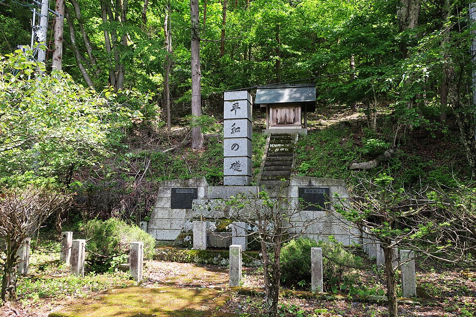 Fayl:Chikuhoku village cenotaph.jpg