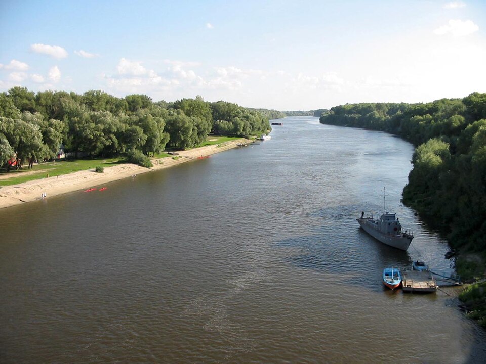 Fayl:Desna River in Chernihiv.jpg