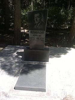 Faxriylar xiyobonidagi Ibrohim Abilov qabri