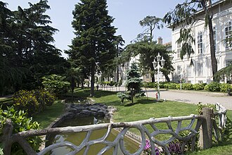 Yildiz saroyi va Şale koʻshki va bogʻ