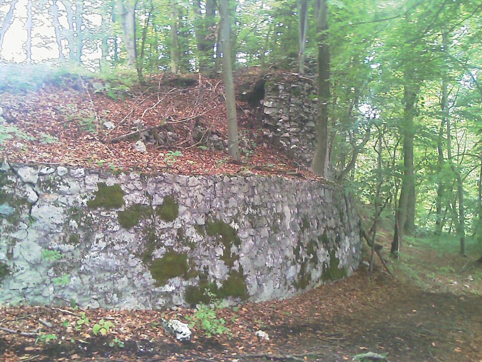 Fayl:Mauerwerk 1 Ruine Federaun.jpg