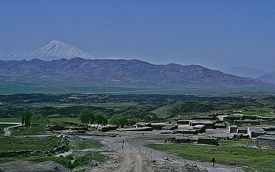 Fayl:OTCetenliMitArarat.jpg