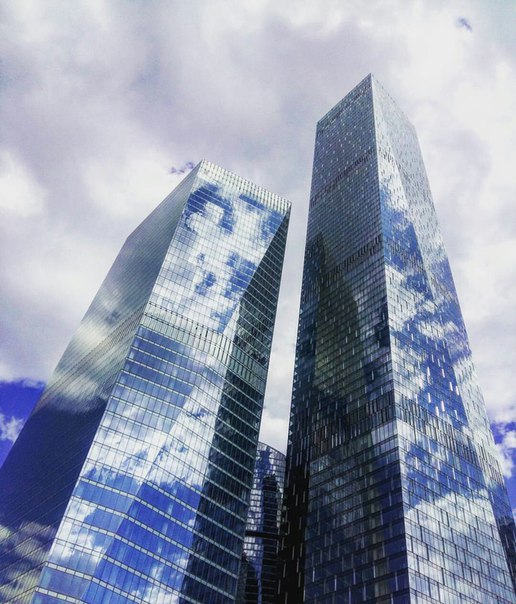 Fayl:Oko Tower1.jpg
