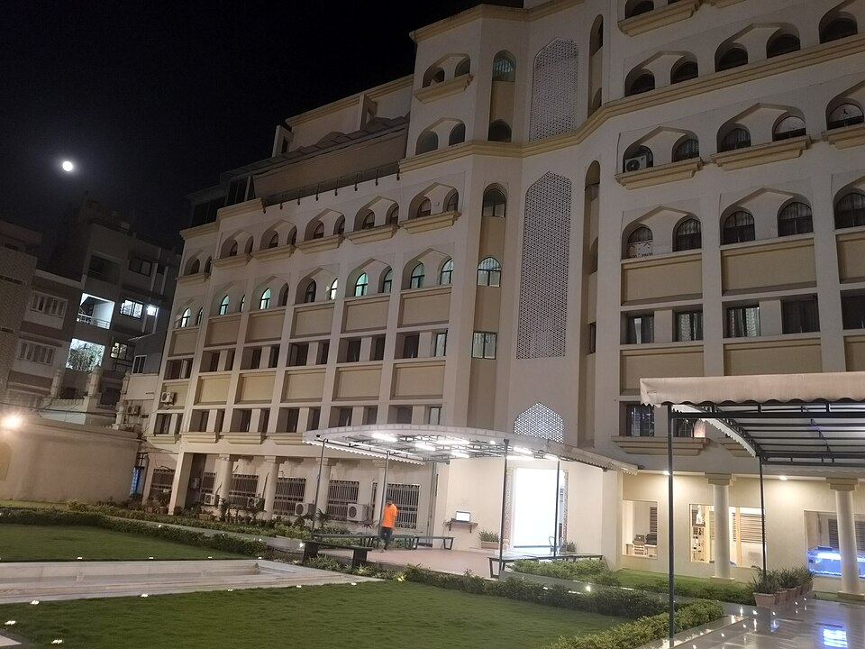 Fayl:Ujjain Dawoodi Bohra Roja musafirkhana.jpg