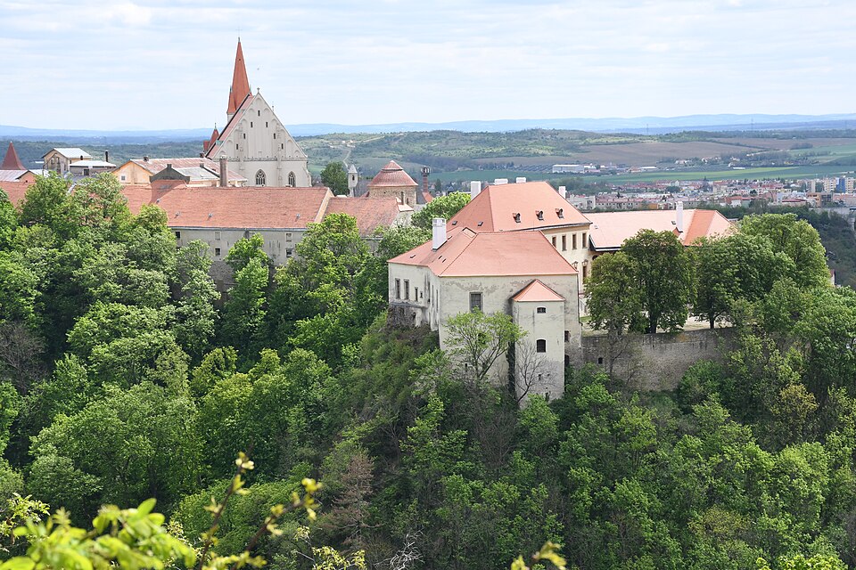 Fayl:Znojmo-vyhlídka-od-kostela-svatého-Antonína-Paduánského2019e.jpg
