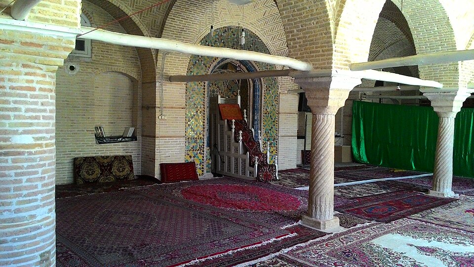Fayl:داخل شبستان مسجد خانم.jpg