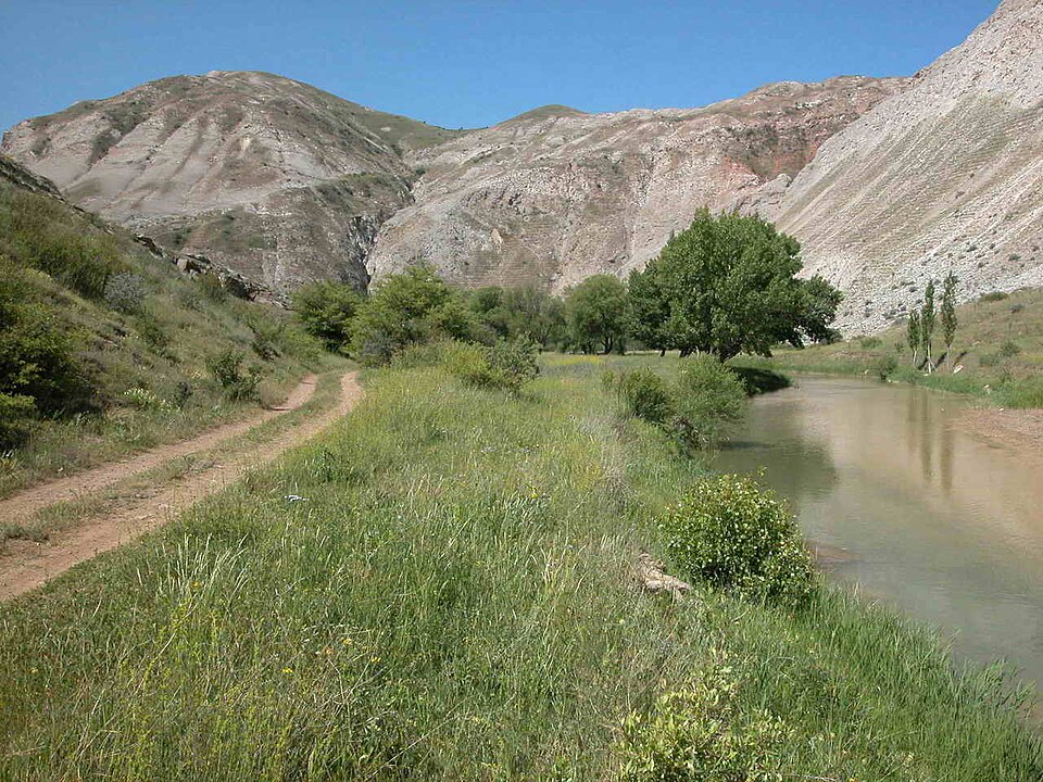 Fayl:Gypsum hills.jpg