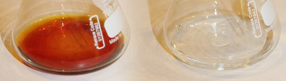 Fayl:Iodometric titration mixture.jpg