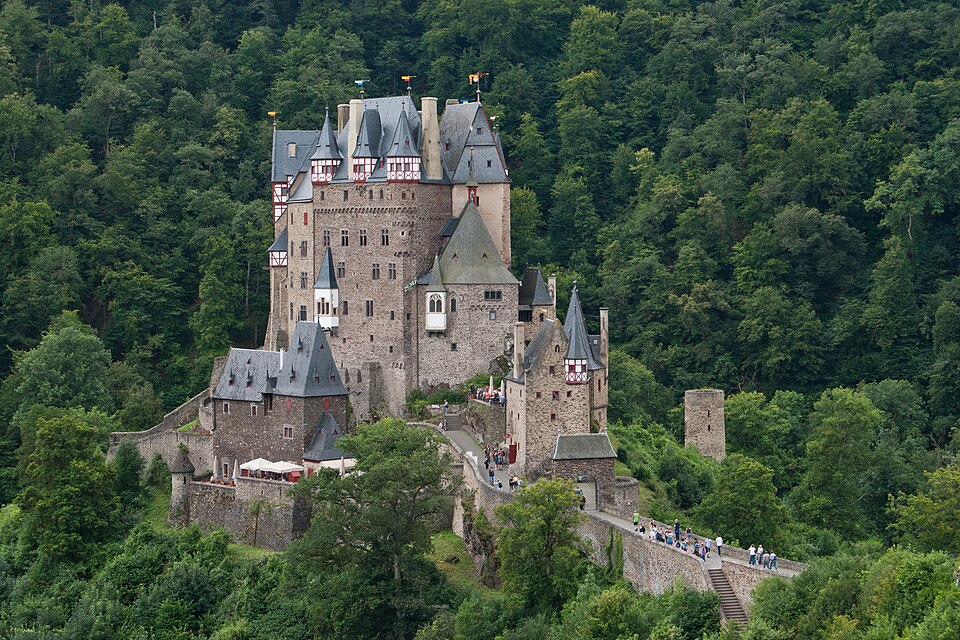 Fayl:Wierschem, Burg Eltz, 2012-08 CN-01.jpg