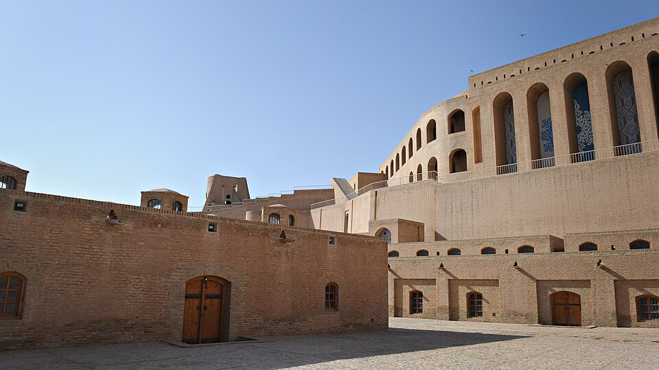 Fayl:Citadel in Herat in 2011-cropped.jpg