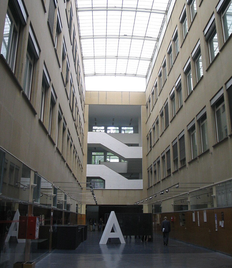 Fayl:ETSAM edificio nuevo.JPG