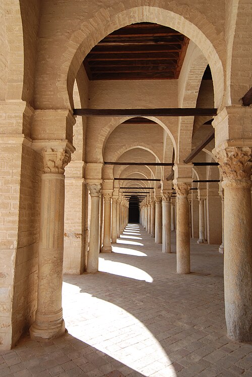 Fayl:Great Mosque of Kairouan gallery.jpg